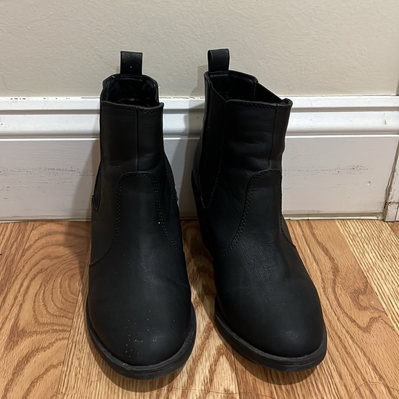 Black Boots - Picture 2 of 6